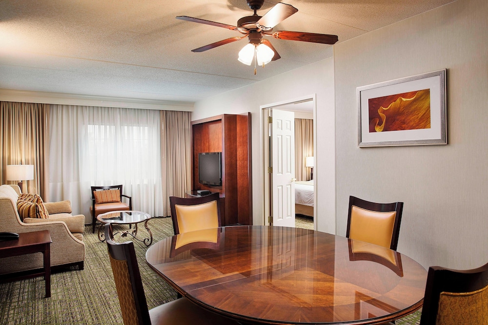 Executive Suite, 1 King Bed with Sofa bed photo 3