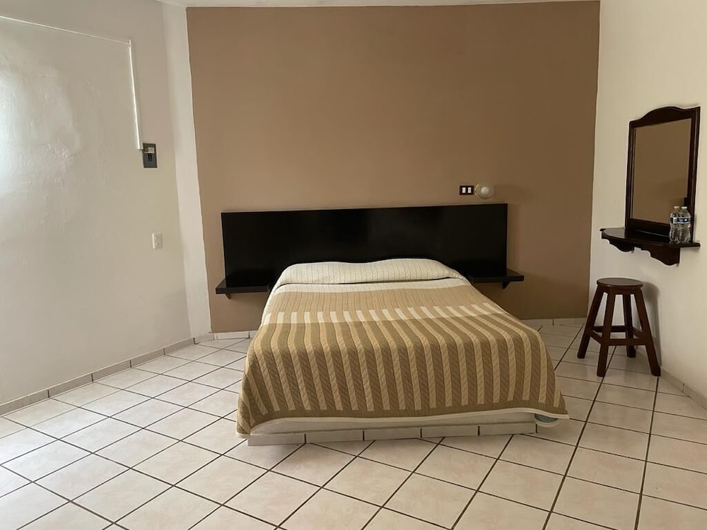 Standard Room, 2 Double Beds photo 2