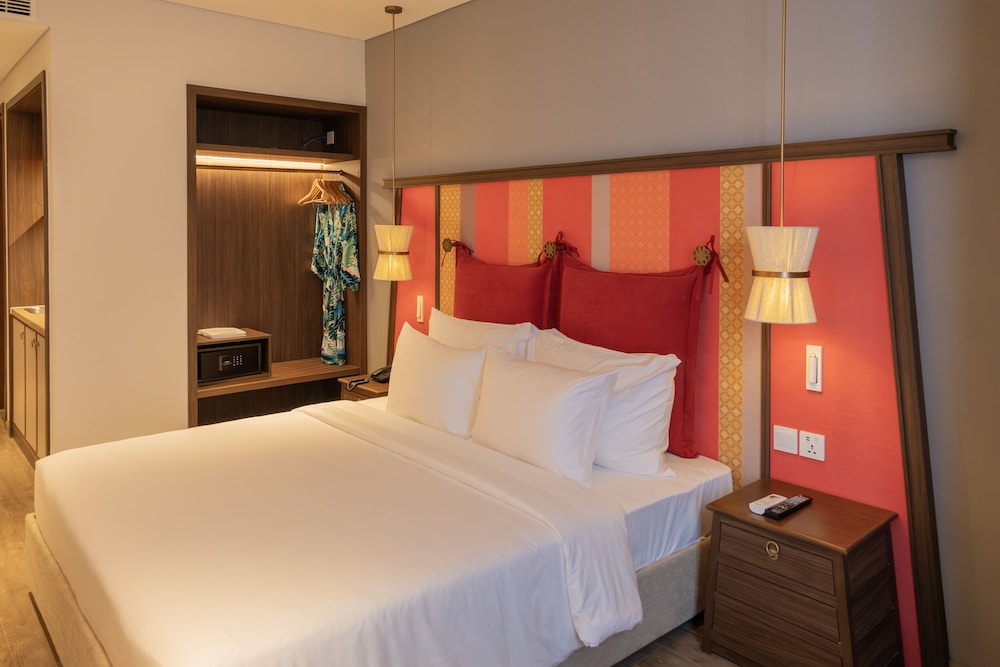 Comfort Single Room, 1 King Bed With Sofa Bed, Partial Ocean View, Sea Facing photo 3