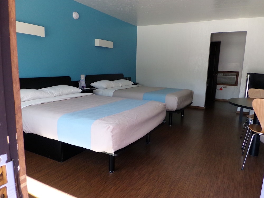 Standard Room, Multiple Beds, Non Smoking, Refrigerator & Microwave photo 1