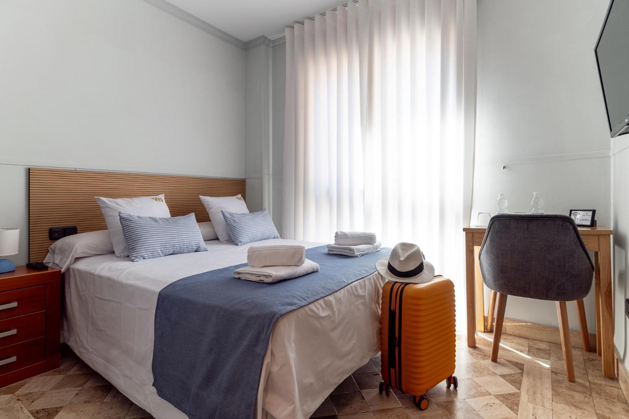 Double or Twin Room - Photo 2