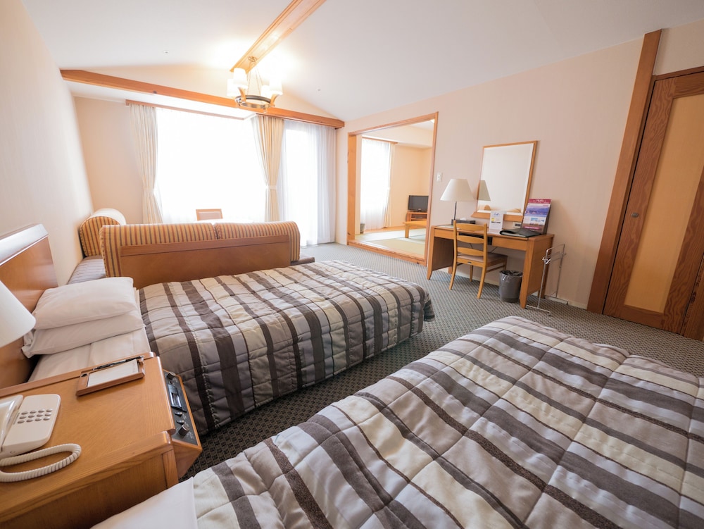 [NoSmoking] Recommended for groups! Wide Japanese Western style room photo 2