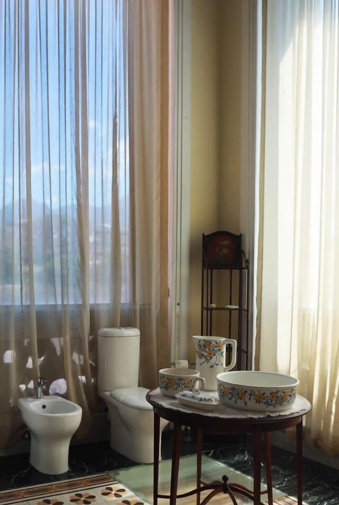 Suite - Photo 5