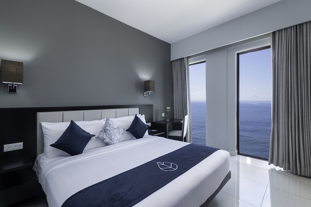 Premier Two Bedroom Suite Sea Front - Photo 2