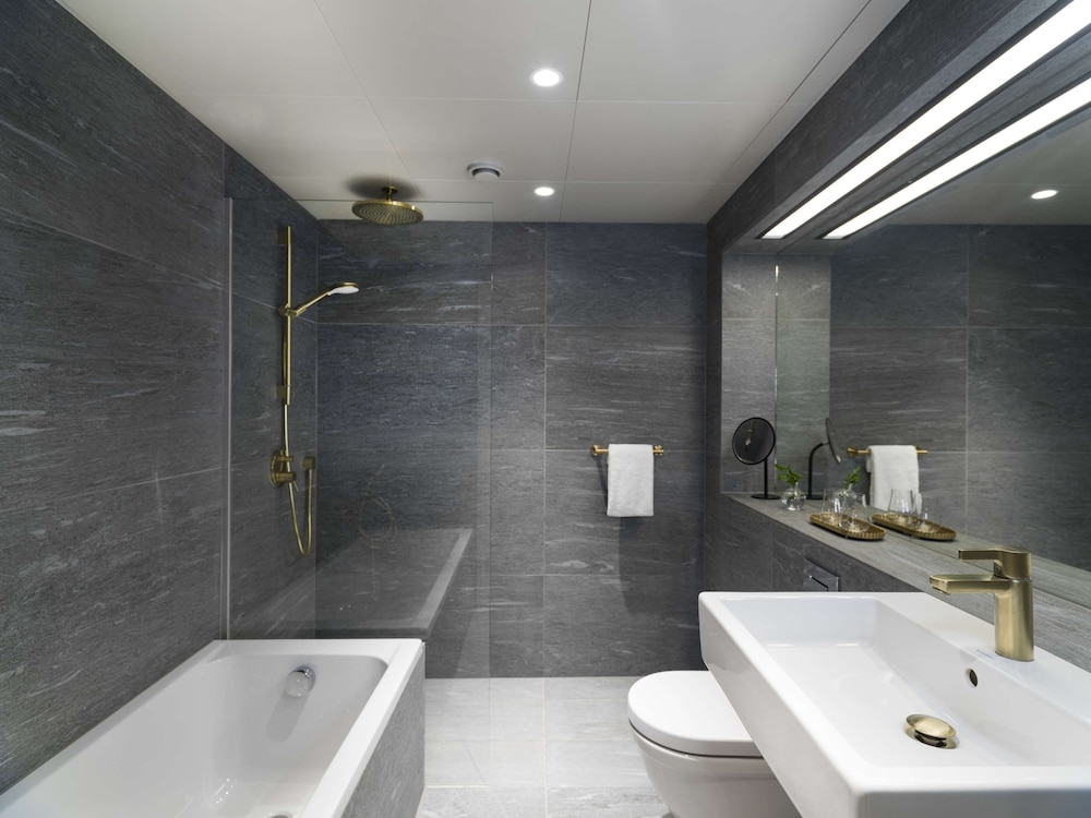 Suite (Feature)