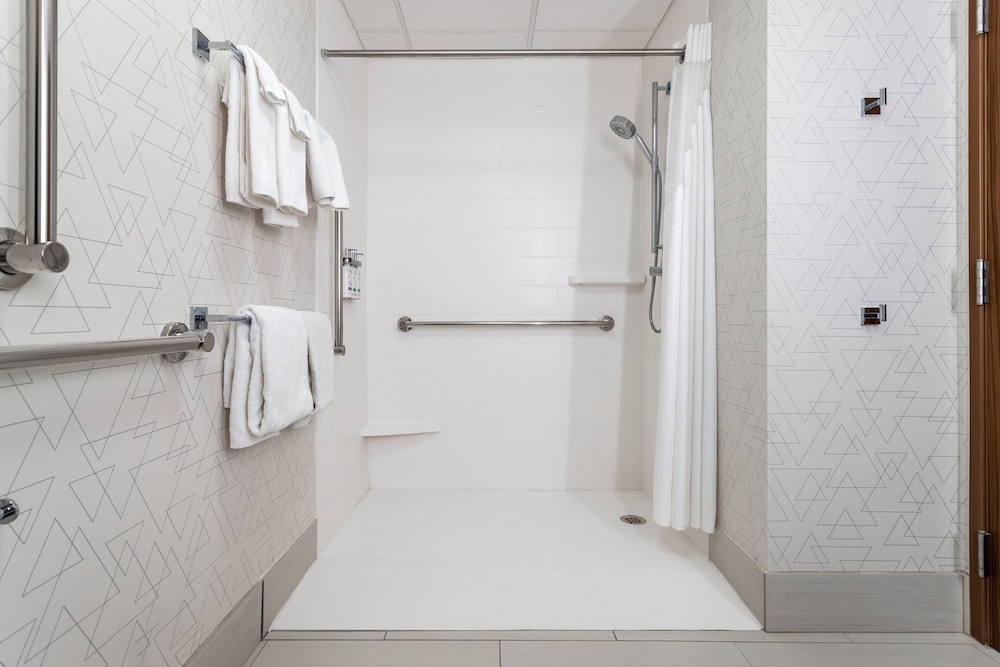 Standard Room, 2 Queen Beds, Accessible, Non Smoking (Communications) - Photo 4