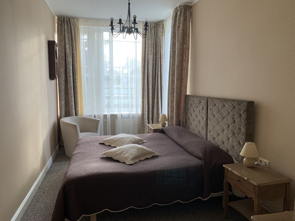 Standard Double Room - Photo 8