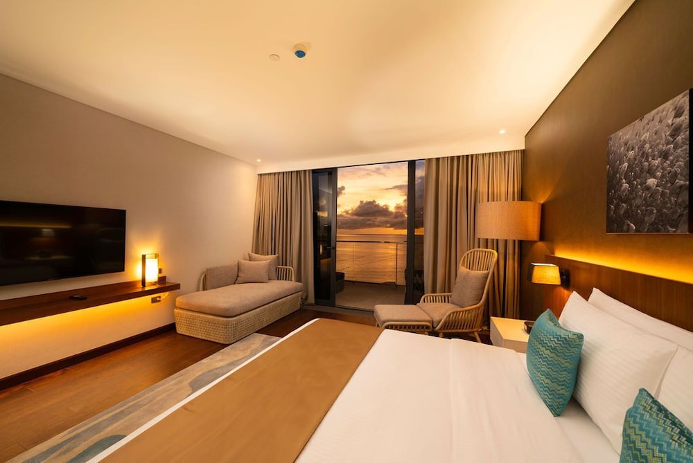 Premier Seaview with Balcony photo 3
