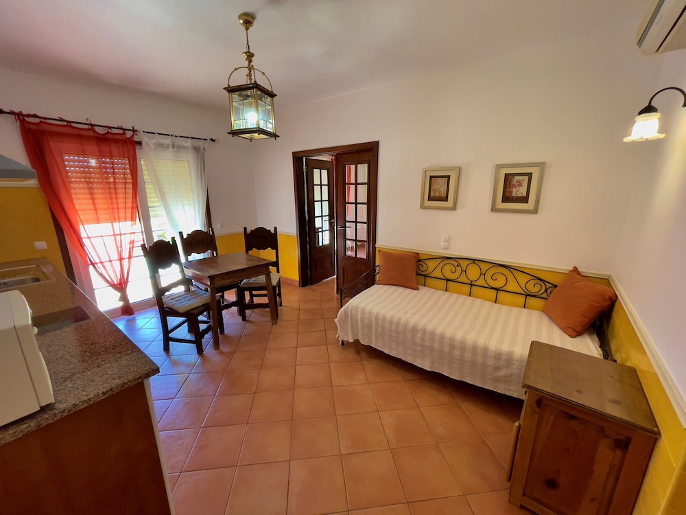 Suite - Photo 1