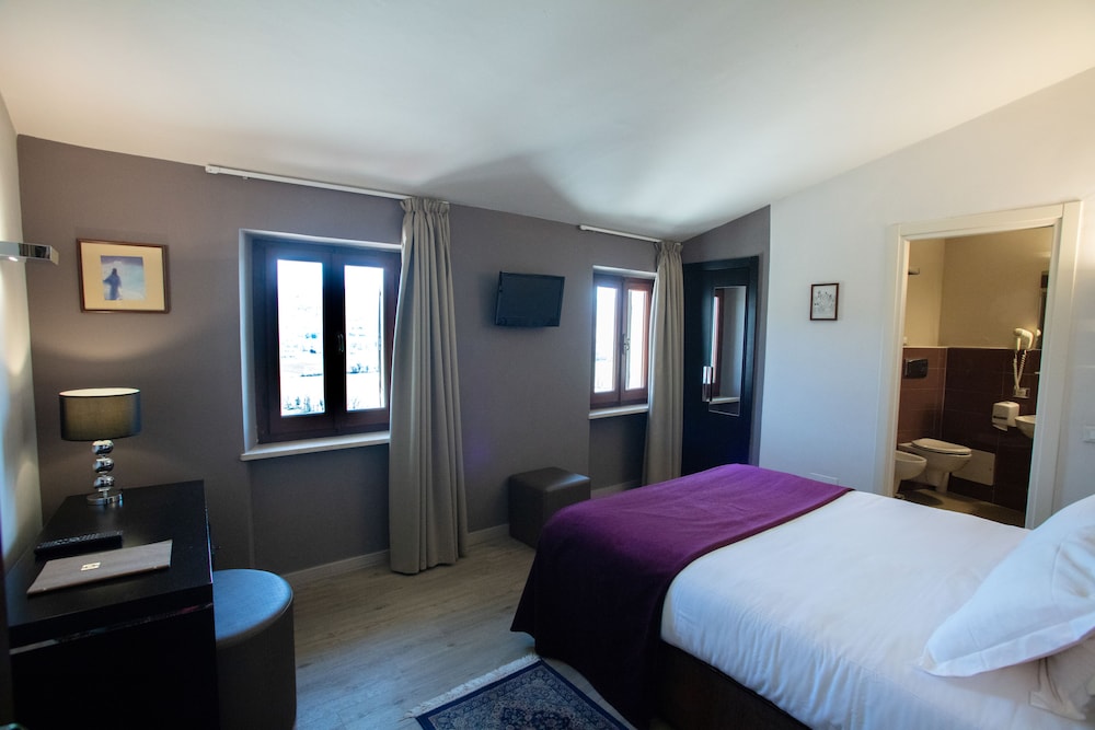 Classic Double Room, Valley View photo 1