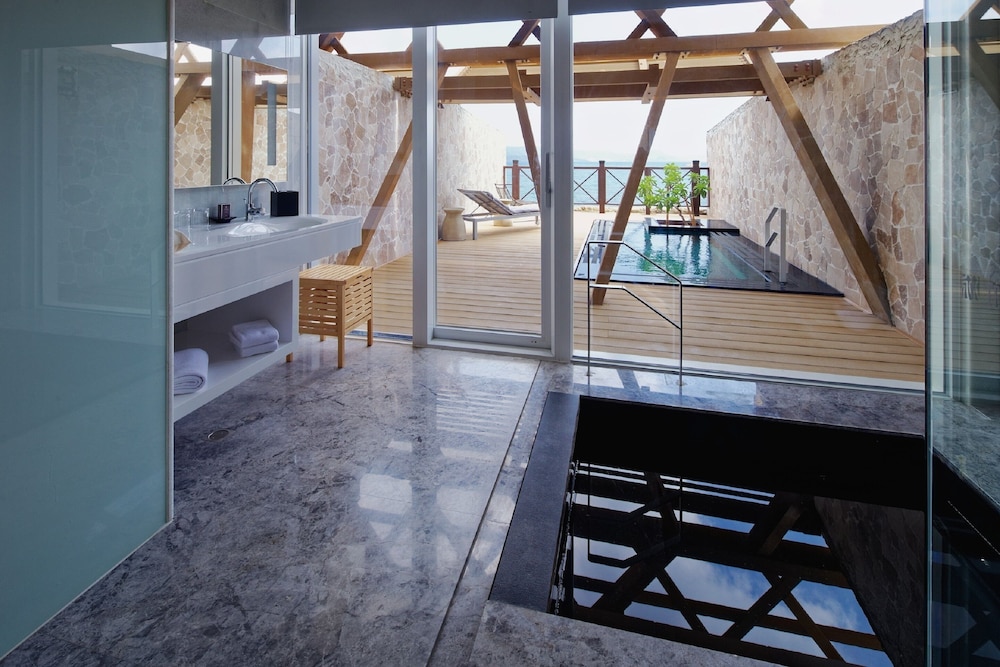 Seashore Honeymoon Suite - Photo 8