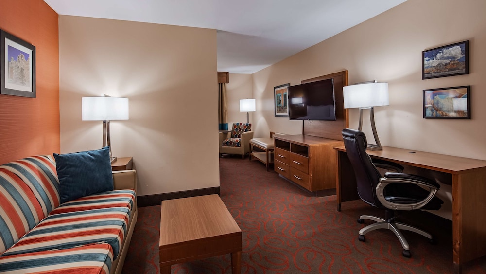 Suite, 1 King Bed, Non Smoking, Refrigerator & Microwave (with Sofabed) - Photo 6