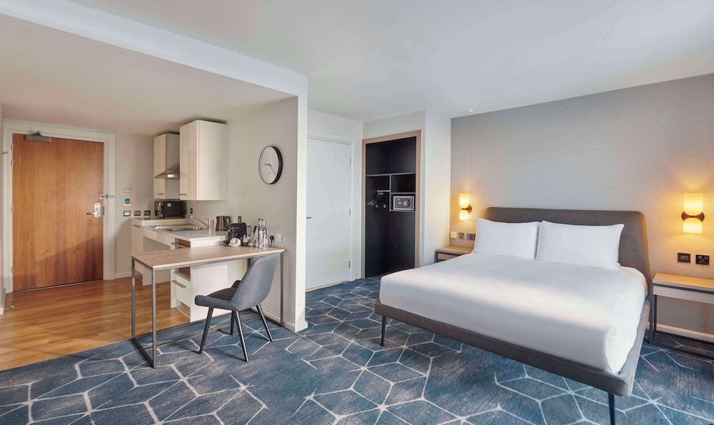 Studio, 1 King Bed, Accessible, Kitchenette photo 2