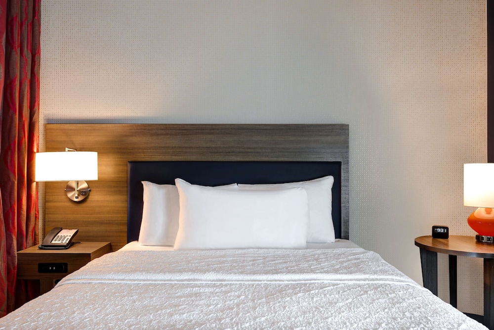 Studio, 1 Queen Bed, Accessible, Bathtub - Photo 2