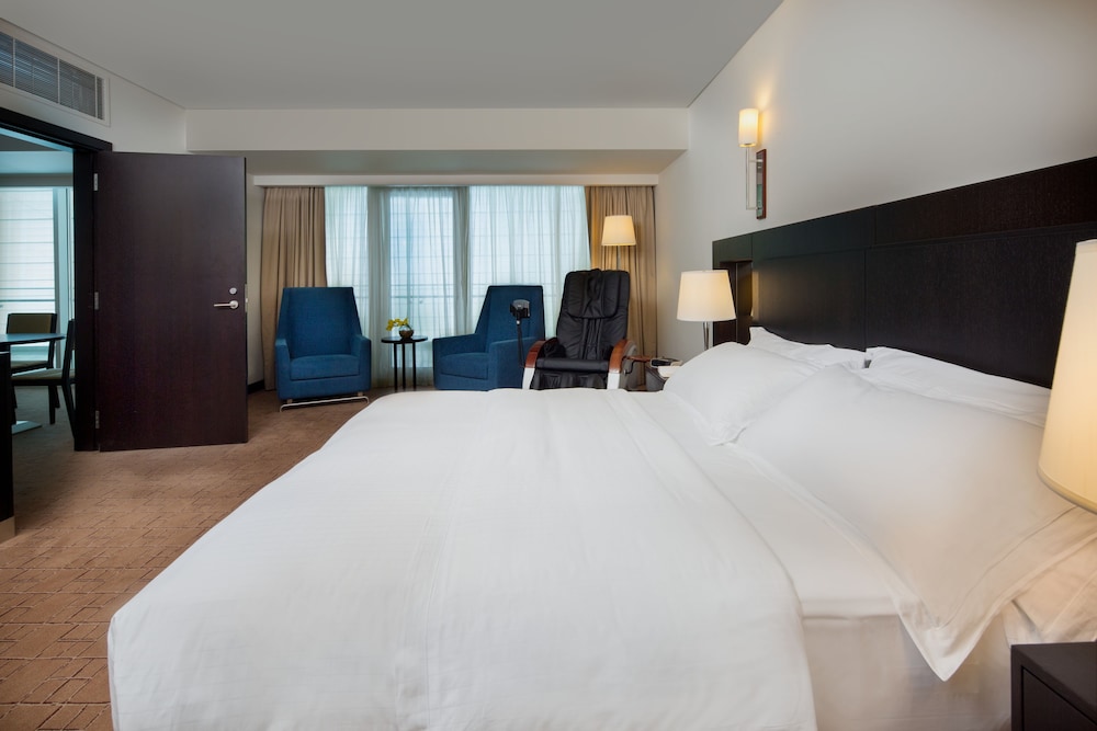 Junior Suite At Concourse B Near Gate B14 Or B22 thumbnail 5