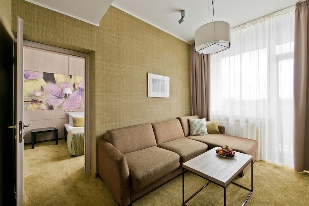 Family Suite (with Spa Access) photo 2