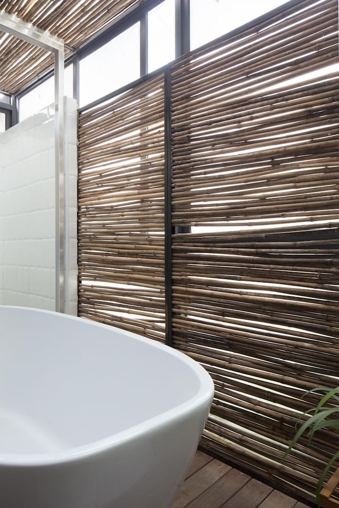 Deluxe Double Room, Bathtub photo 3