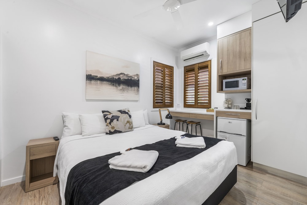 Luxury Studio, 1 Bedroom, Garden View