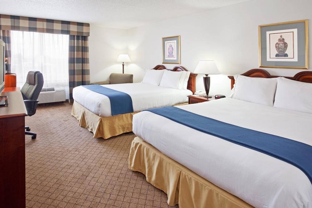 Standard Room, 2 Queen Beds - Photo 1