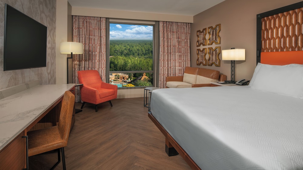 Tower - Resort View - King Bed. Wheelchair accessible with roll-in shower and option for hearing acc - Photo 2