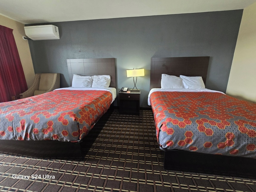 Room, 2 Queen Beds, Accessible, Non Smoking - Photo 4