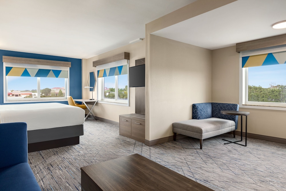 Suite, 1 King Bed with Sofa bed (Extra Floor Space) - Photo 1