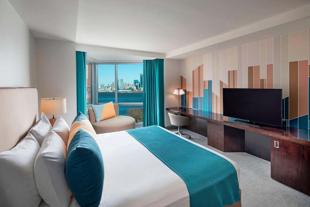 Spectacular Room, Room, 1 King Bed, River View - Photo 1