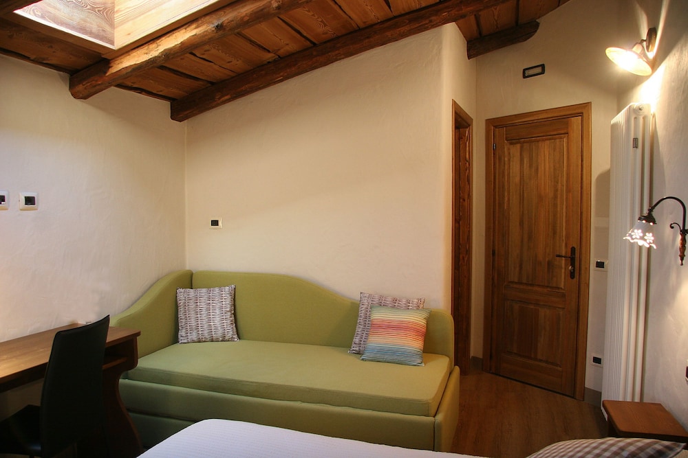 Comfort Triple Room, Ensuite (Room 5)