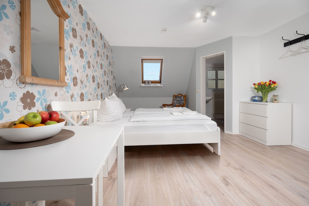 Basic Double Room photo 3