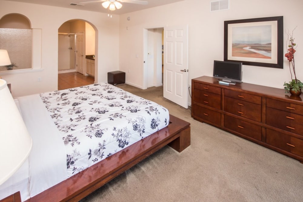 Condo, 2 Bedrooms photo 2