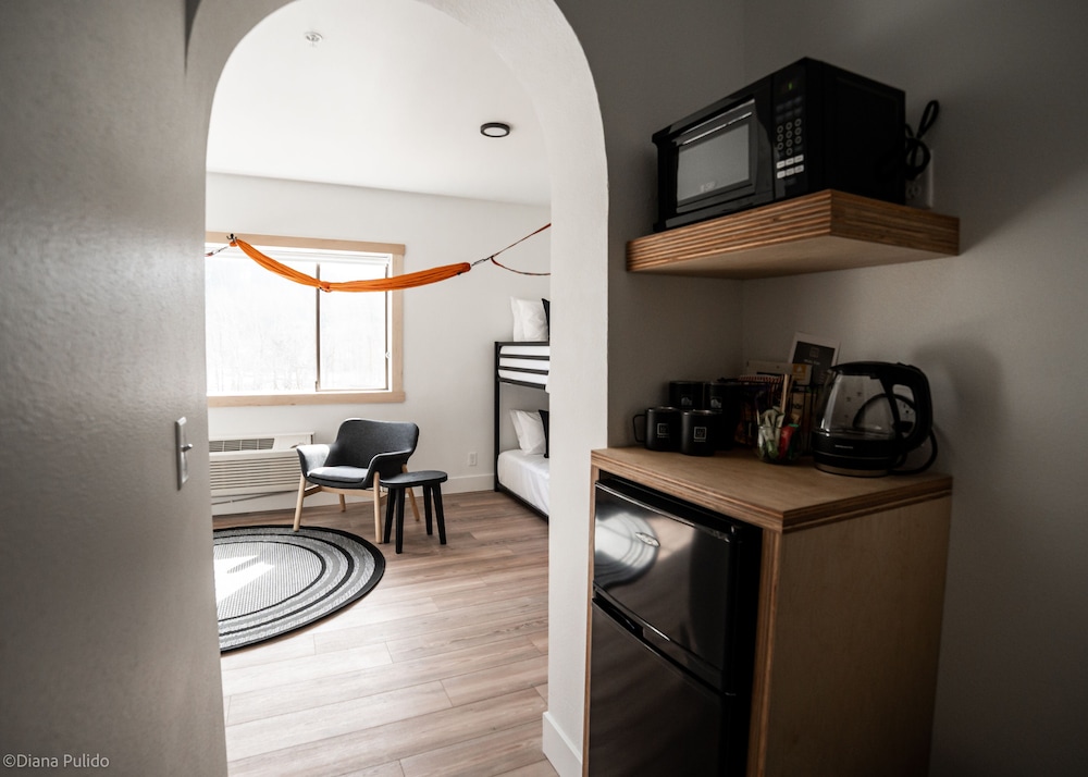 ADA Single King with Bunk Beds - Downtown photo 2