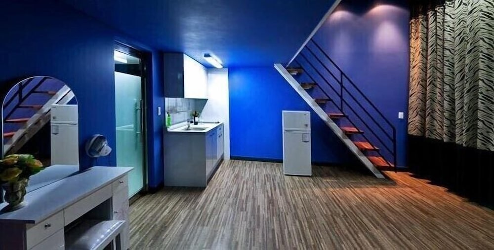 Duplex (Sky #302, Blue) photo 3