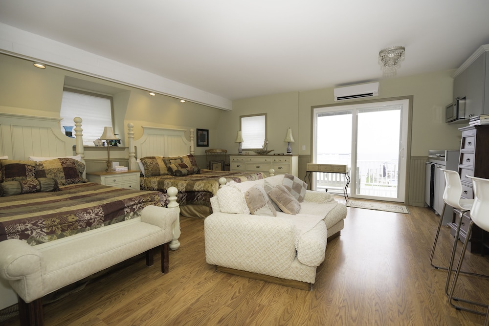 Deluxe Studio, 2 Queen Beds
