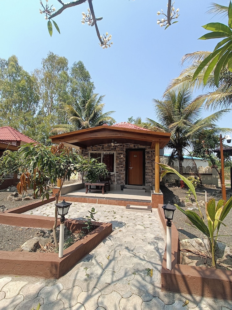 Standard Cottage, Balcony