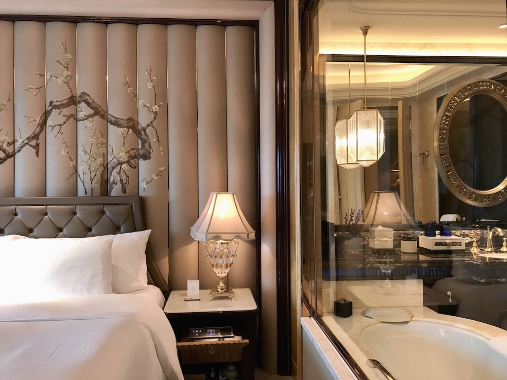 Deluxe King Room photo 2