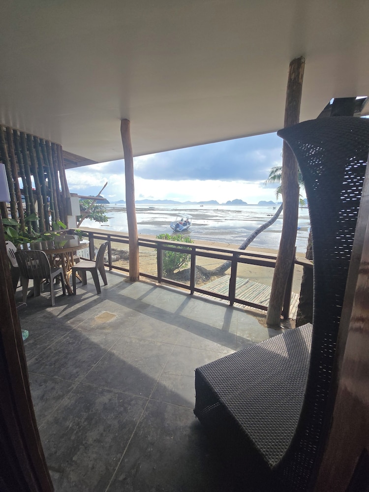 Superior Quadruple Room, 2 Double Beds, Patio, Sea View photo 2