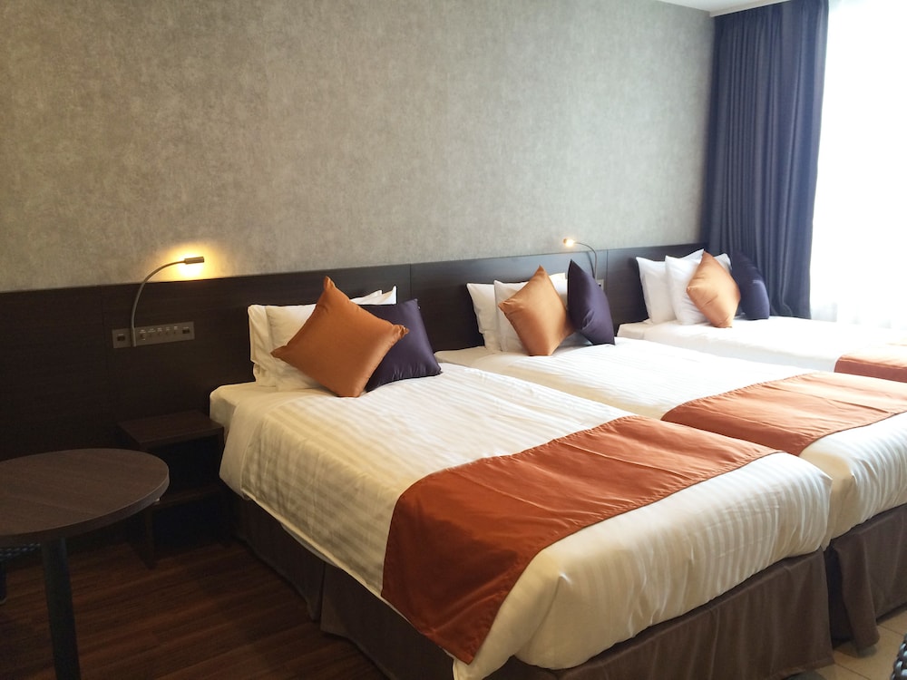 Partial Hollywood Twin Room (3 Single Beds) - [Main Tower] photo 3