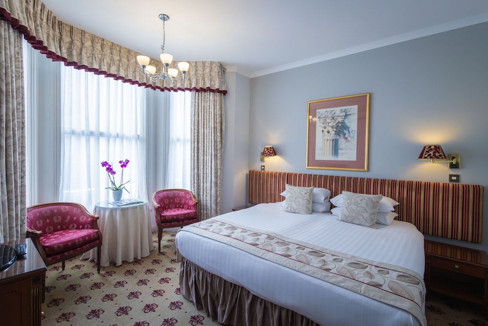 Executive Double or Twin Room (Extra Charge Added for Extra Sofa Bed) photo 1