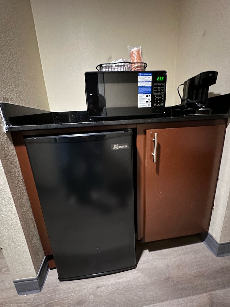 Standard Room, 2 Double Beds, Non Smoking - Photo 4