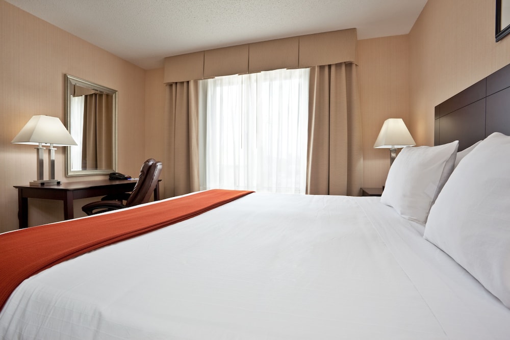 Suite, 1 King Bed, Jetted Tub photo 2