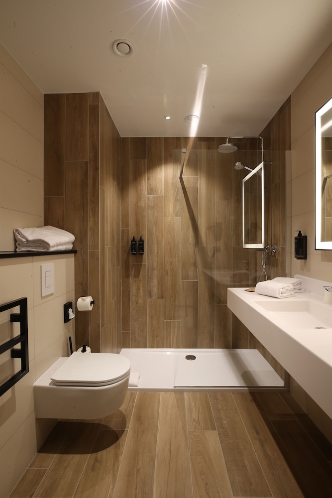 Privilege, Room, 1 King Bed, Terrace, River View - Photo 8
