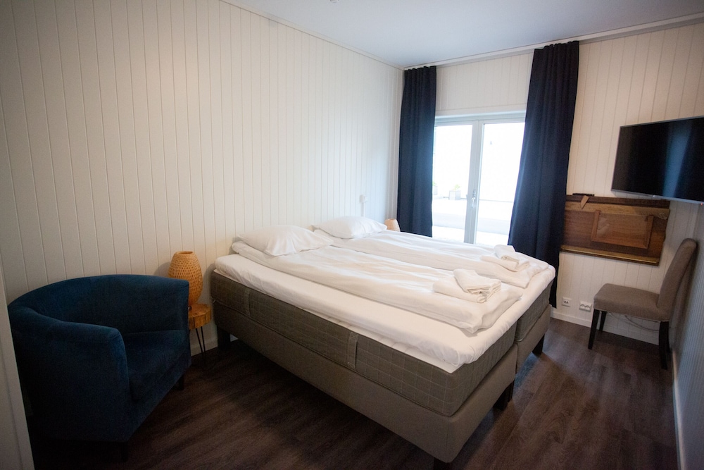 Standard Room, 1 Queen Bed, Non Smoking photo 2