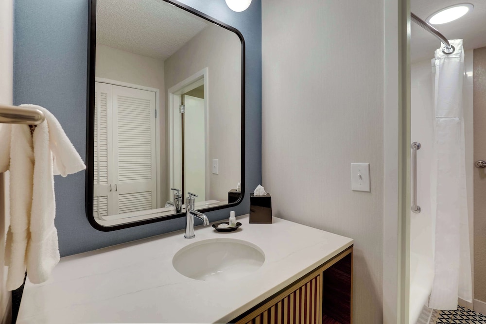 Deluxe Room, 2 Queen Beds - Photo 7