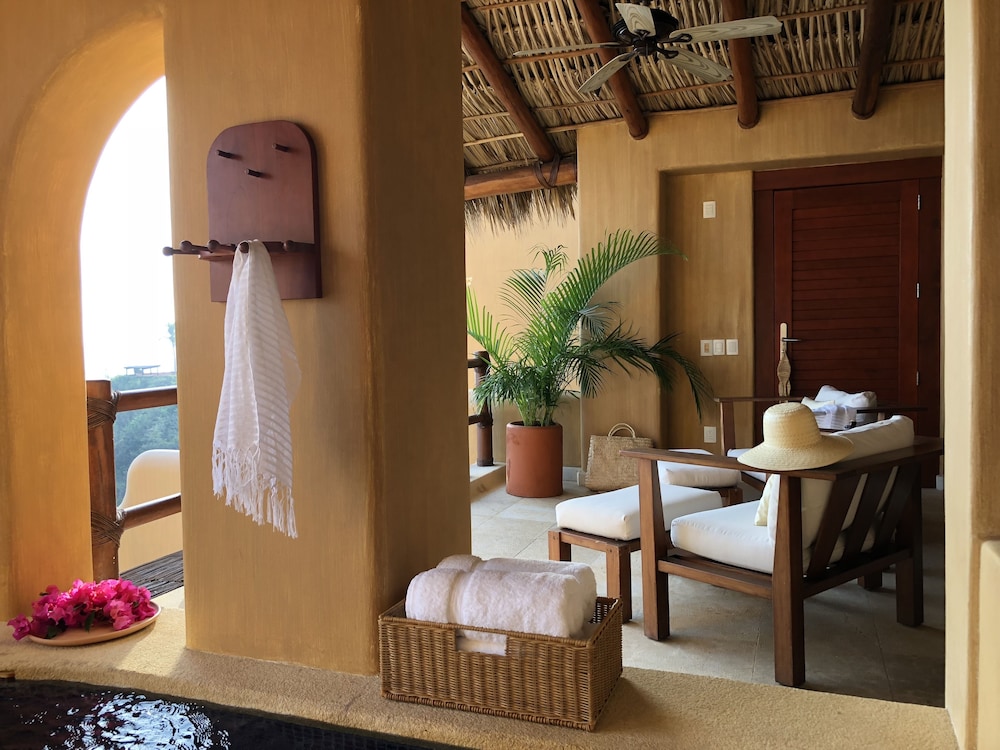 Cliffside Ocean Front Suite - Photo 3