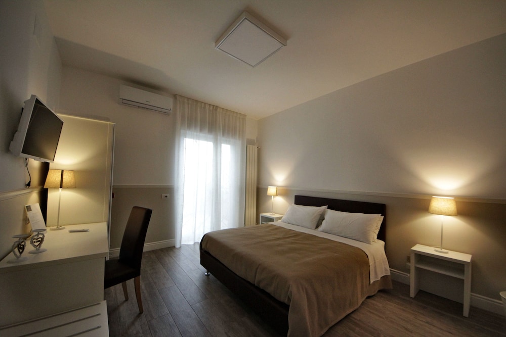 Deluxe Double Room, Ensuite, City View