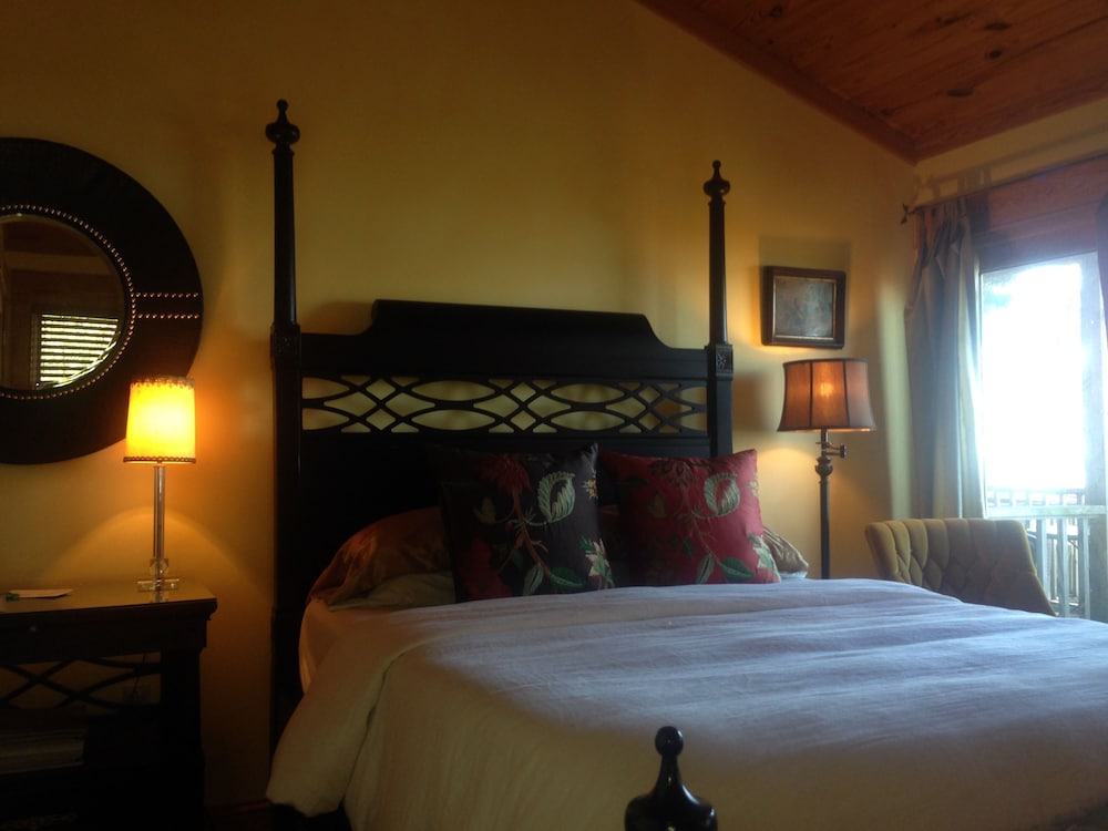 Deluxe Room, 1 Queen Bed, Non Smoking