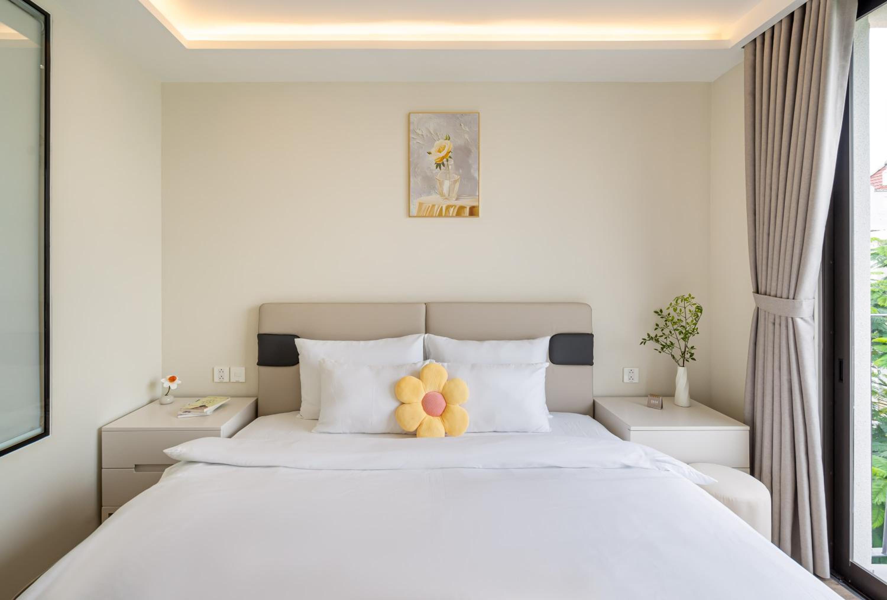 One-Bedroom Apartment With Balcony