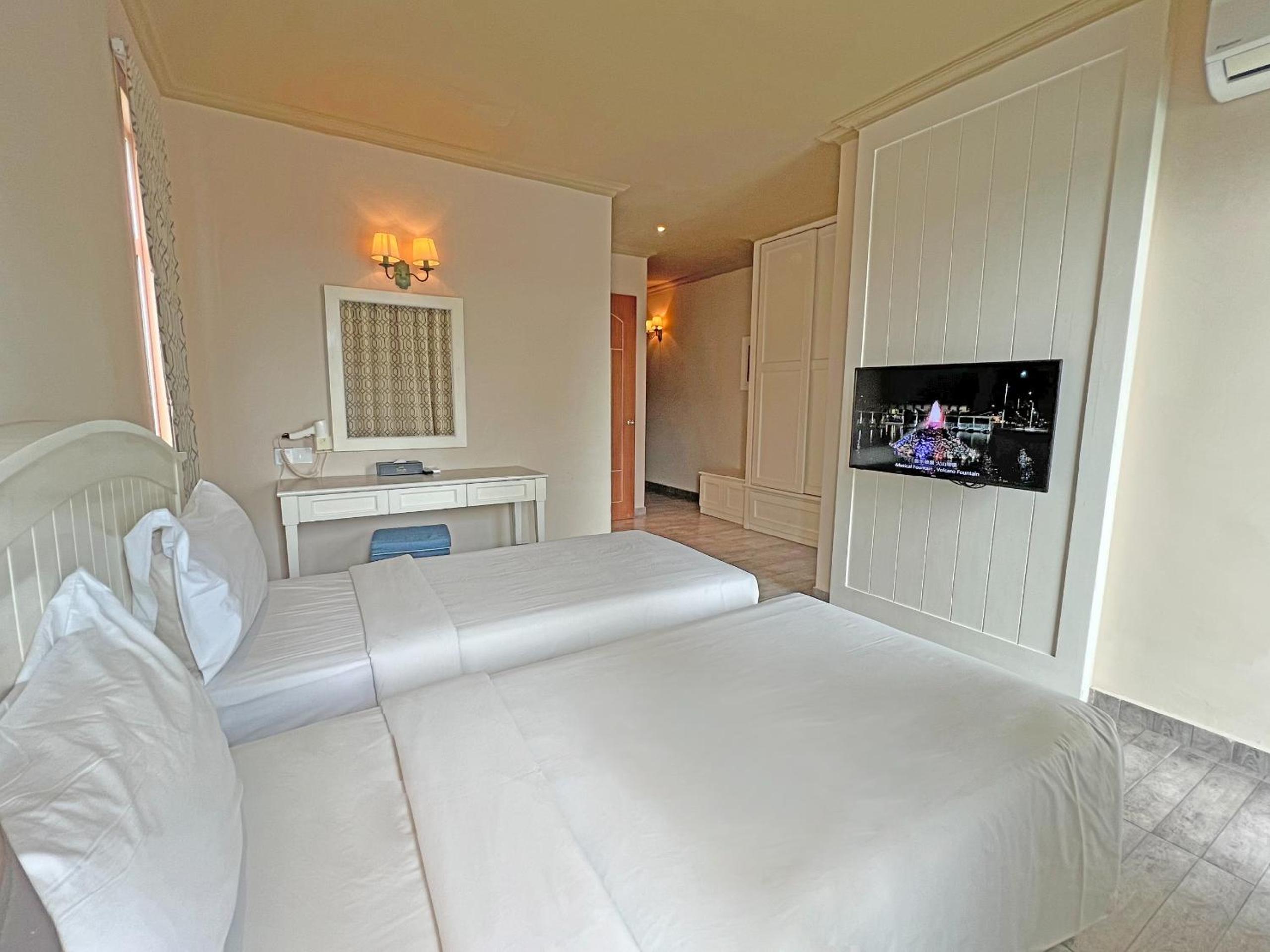 Deluxe Family Suite photo 2