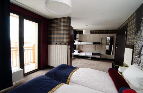 Large Double Room with Balcony photo 3