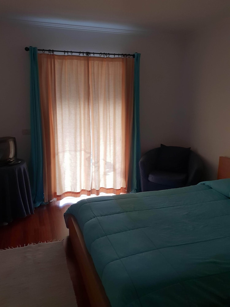 Comfort Room, 1 Queen Bed, Pool Access, Marina View